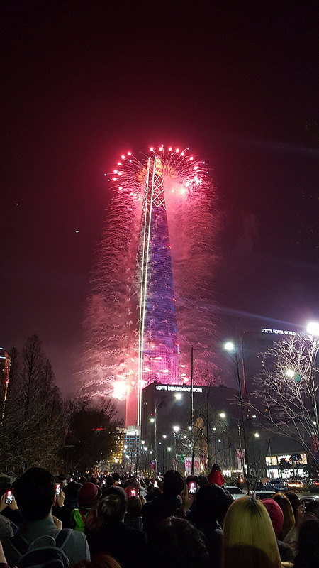 롯데월드타워 오픈 기념&nbsp;불꽃놀이
