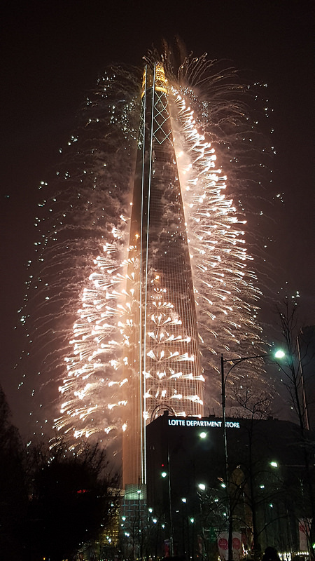 Fireworks to celebrate opening Lotte Worlds Tower