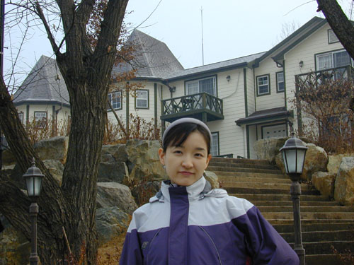 펜션 앞에서 찍은 사진입니다. 이 주위에 비슷하게 생긴 펜션들이 많더군요.