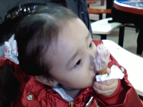 닭발 뜯는 가현이